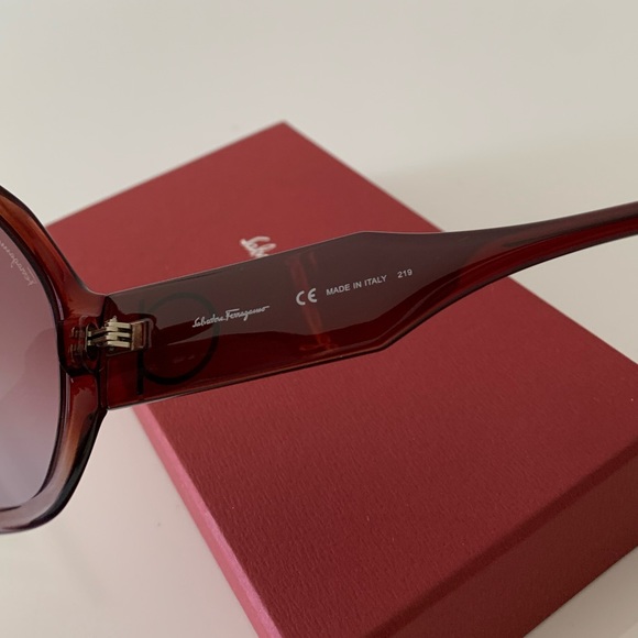 NEW Salvatore Ferragamo Sunglasses - Picture 10 of 14